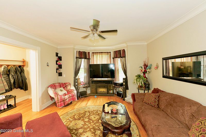 4th image of 21 Washington Avenue