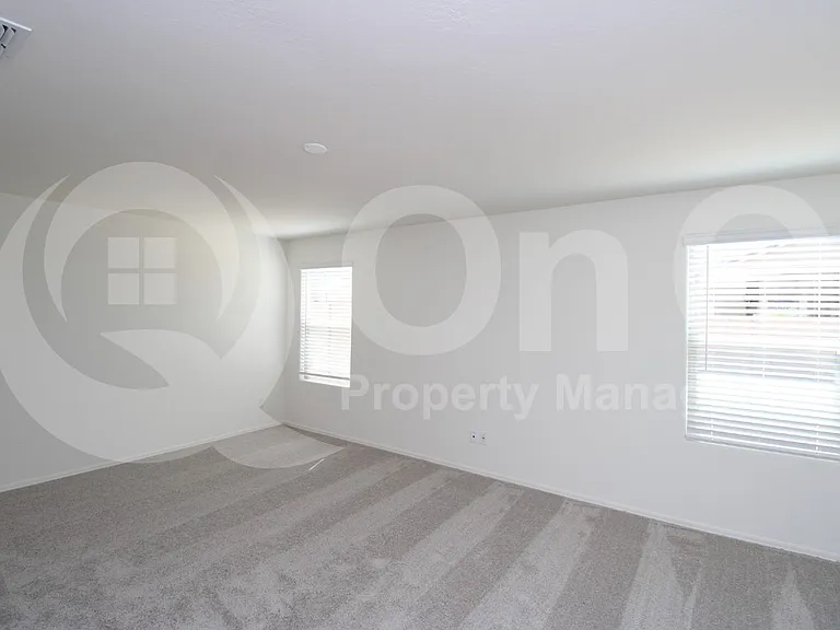 1517 E Desert Breeze Dr — Photo 11