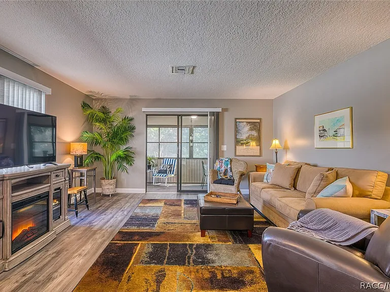 23 Dogwood Dr — Photo 4