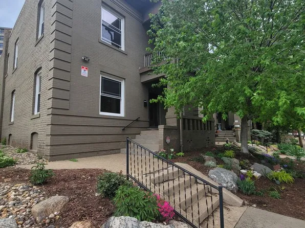 568 S 26th Ave, Omaha, NE 68105