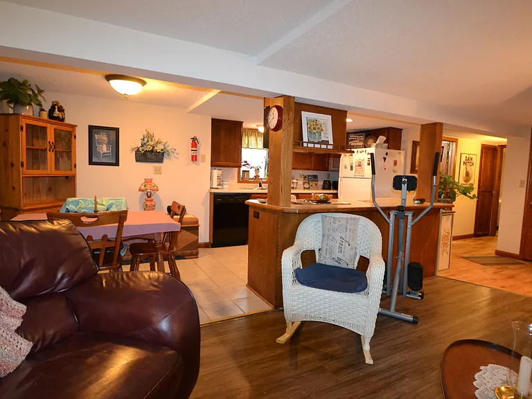 1504 Greeley St S #6 — Photo 4