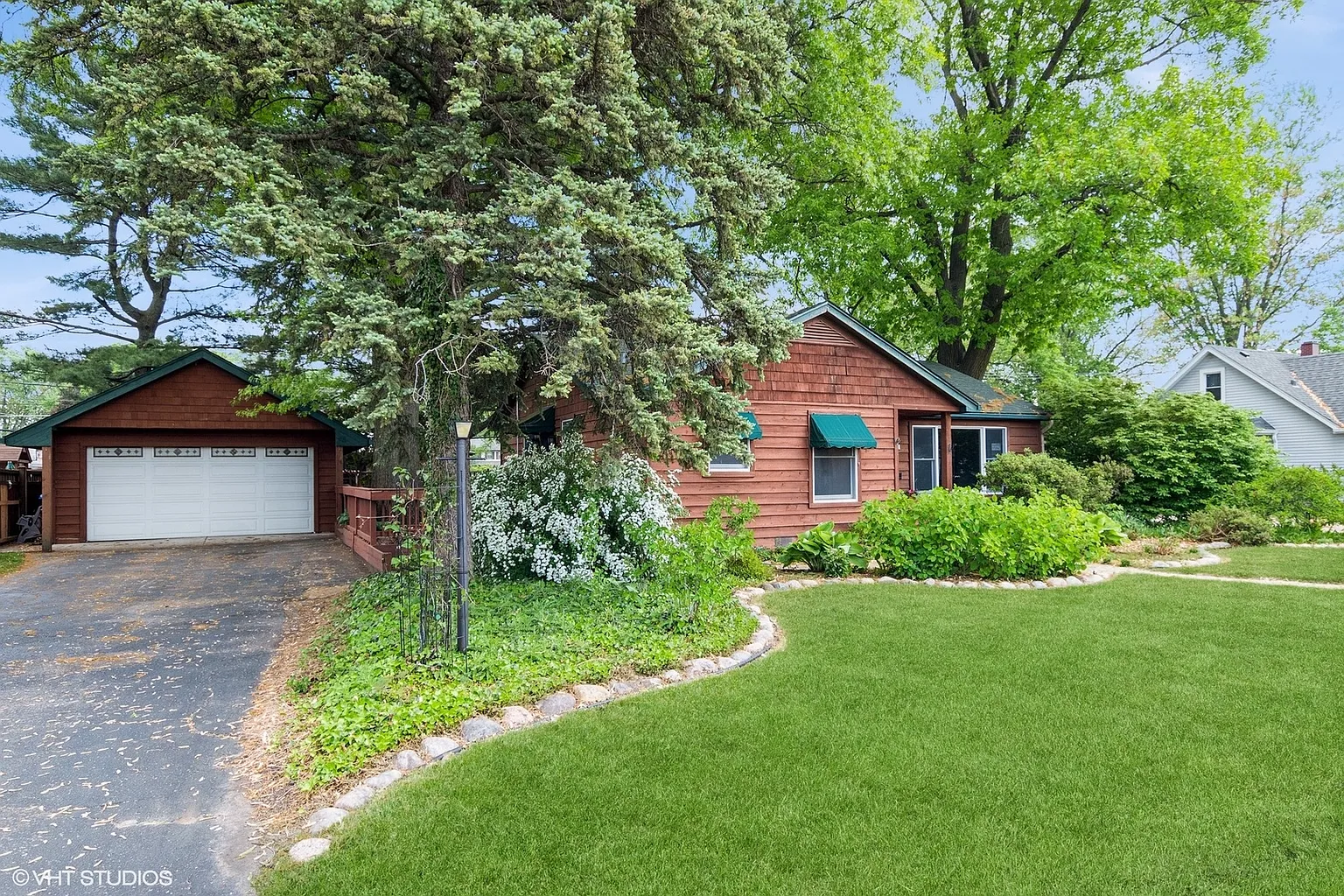 10627 S Worth Ave photo 1