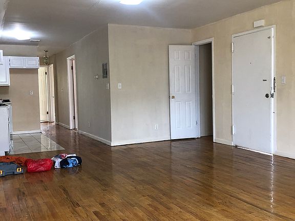 2nd image of 2413 Matthews Ave APT 2