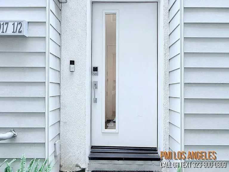 10917 1/2 Otsego St — Photo 20