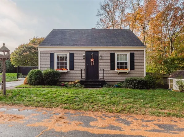 8 Dionne St, Westport, MA 02790