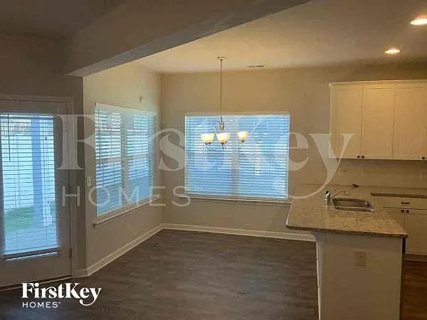 18 Samuel Way — Photo 3