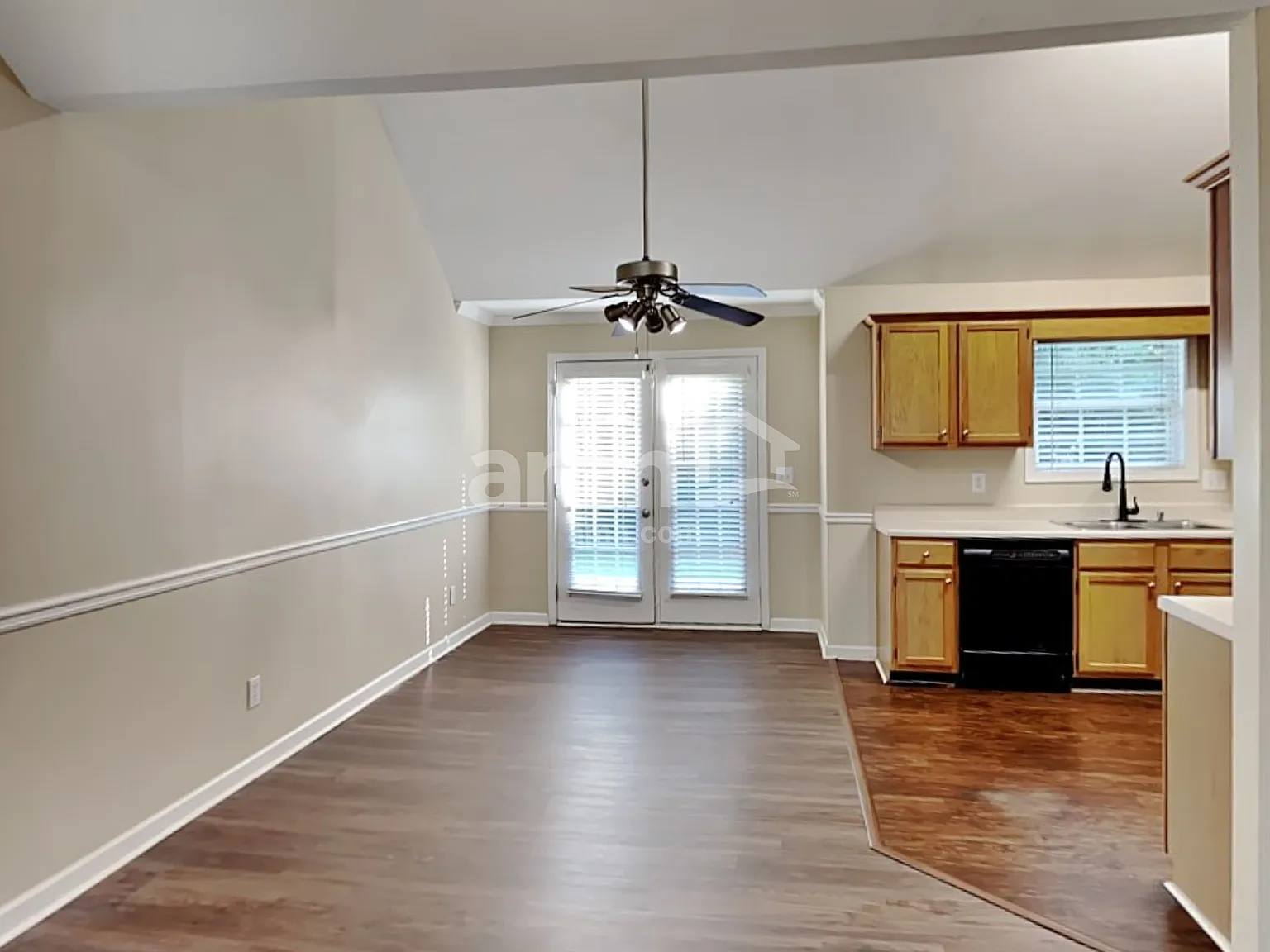 3 bed, 2.0 bath, 1440 sqft, $2,175 — Photo 4