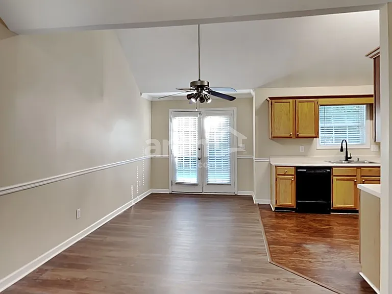 111 Lexington Parke Dr — Photo 4