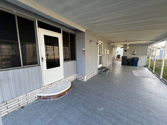 3rd image of 69 Colony Dr N