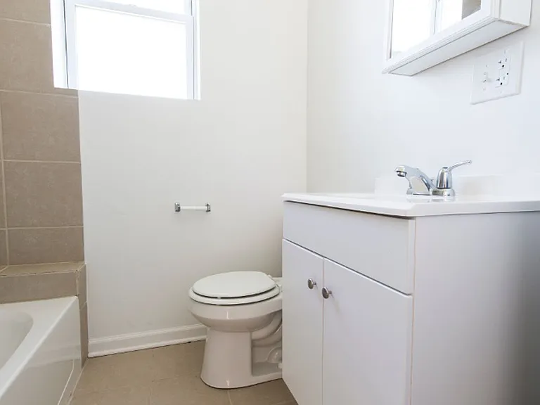 1931 S Homan — Photo 2