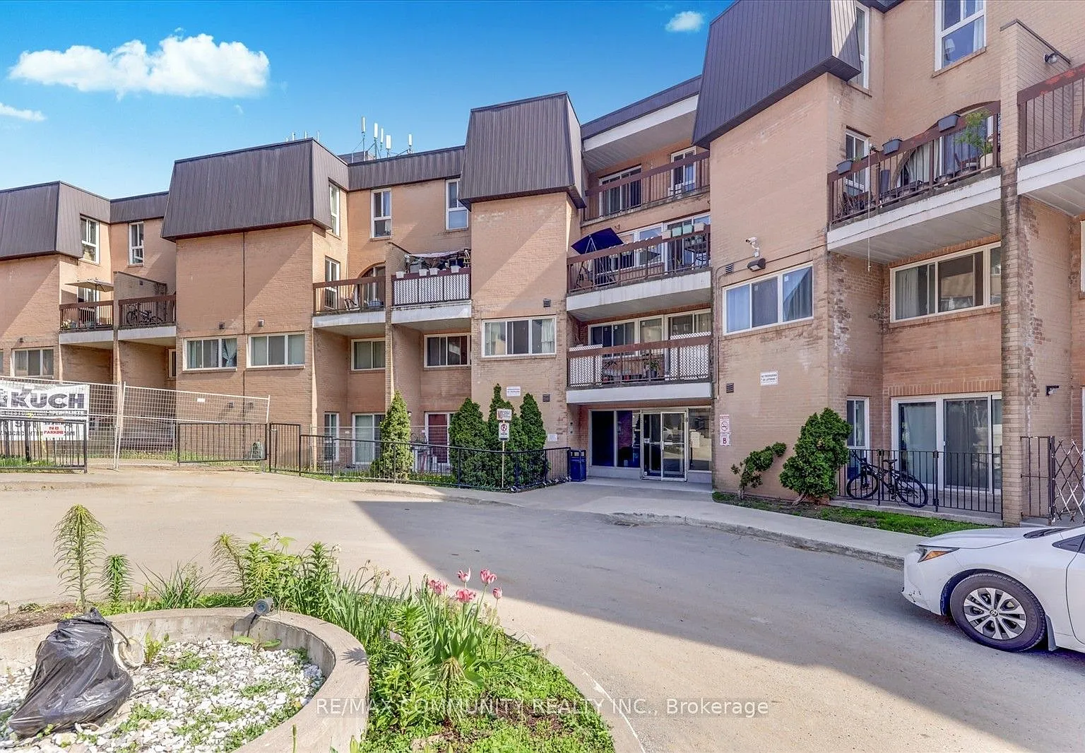 3 bed, $2,900 — Photo 1