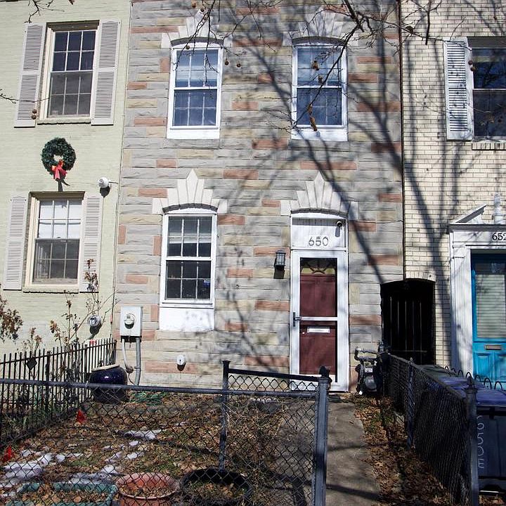 1st image of 650 E St SE