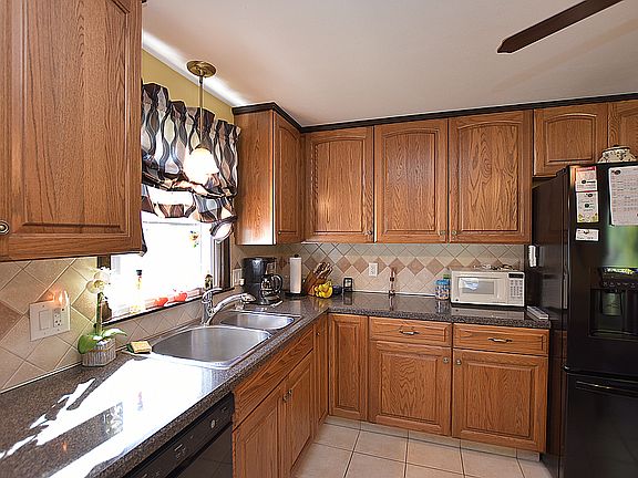 5th image of 111 Highland Ave