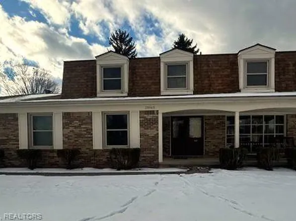 28965 Lake Park Dr, Farmington Hills, MI 48331