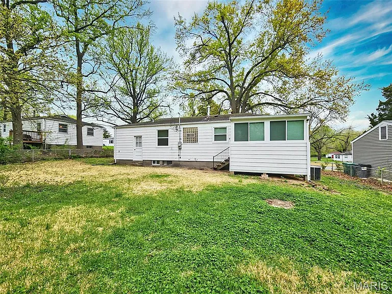 637 Karess Dr — Photo 22