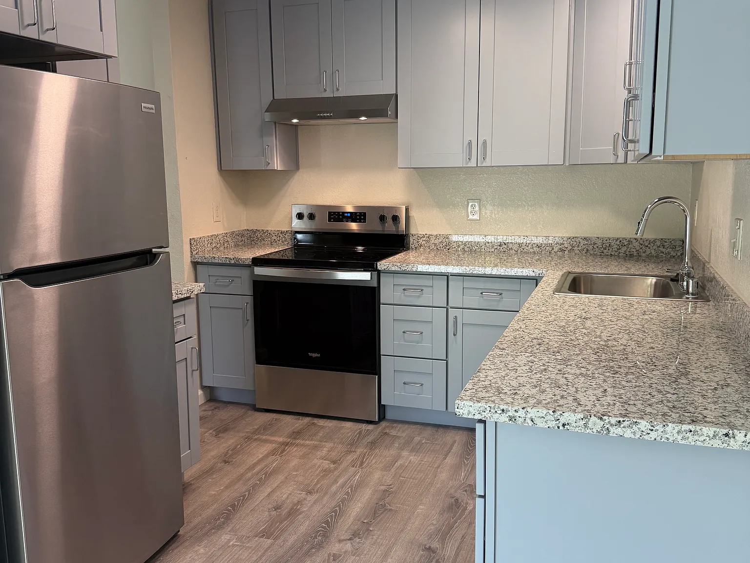 2 bed, 800 sqft, $2,895 — Photo 2