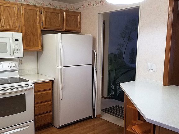5th image of 12517 Edgemere Dr SW