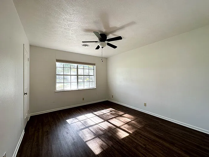 408 Mimosa Dr — Photo 16