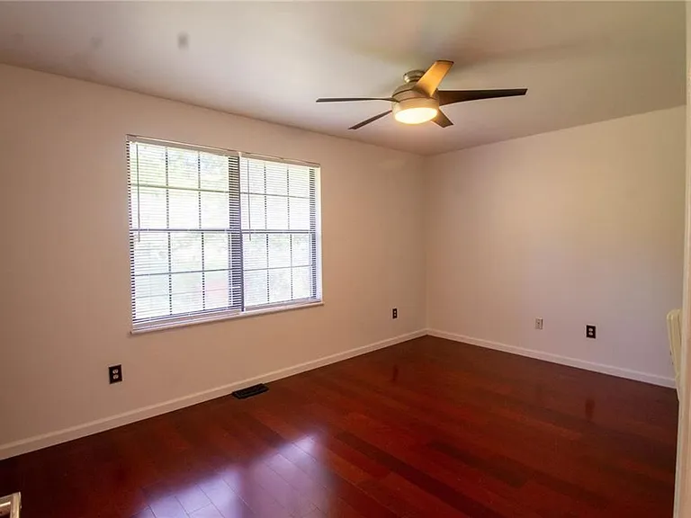 18 Brooker Ct — Photo 3