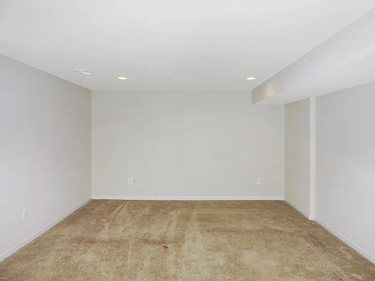 9166 Beechdale Ct — Photo 13