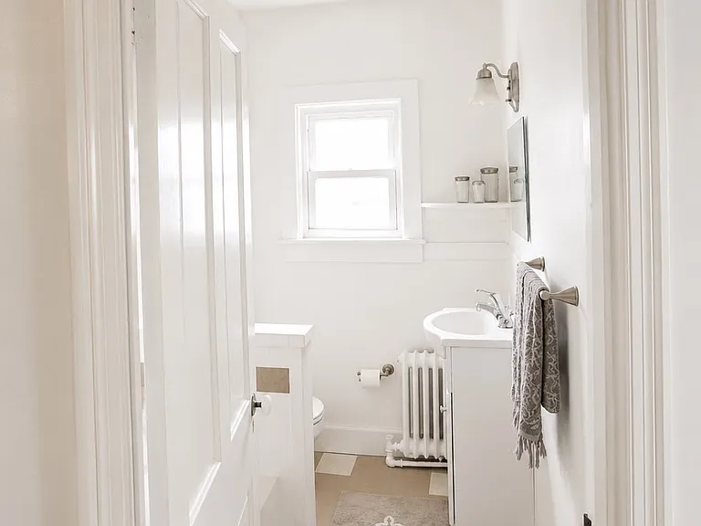 232 W 2nd St — Photo 18