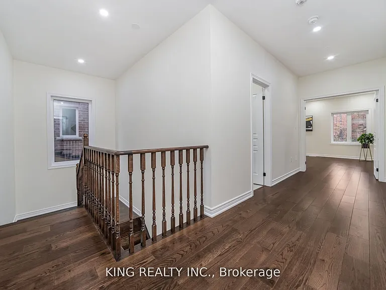 52 Haverstock Cres — Photo 20