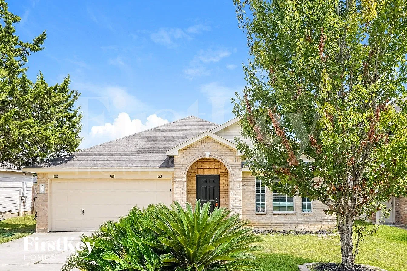 3 bed, 2.0 bath, 1576 sqft, $1,840 — Photo 1