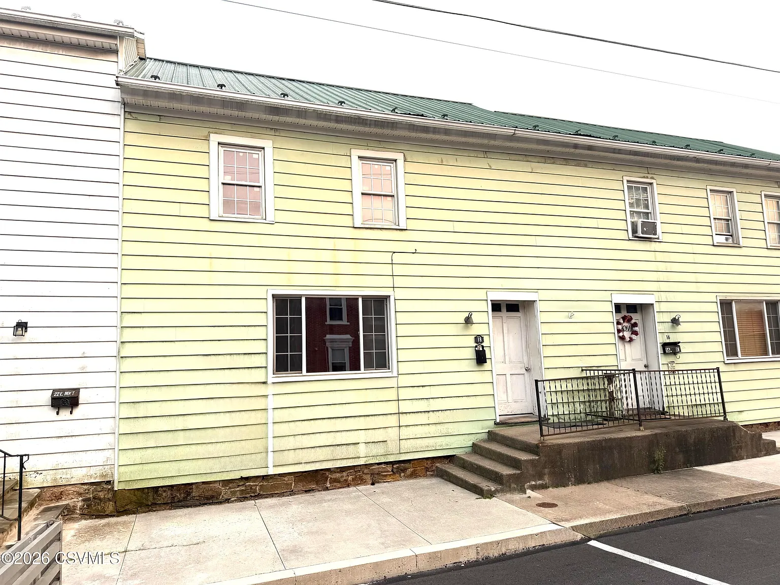 2 bed, 900 sqft, $900 — Photo 1