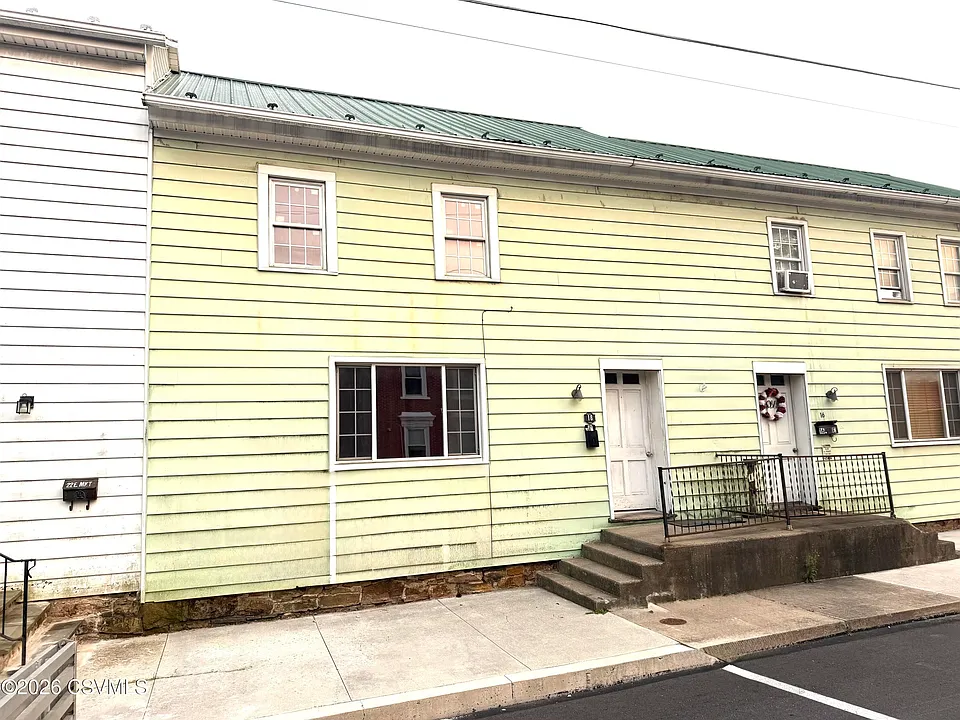 18 E Market St