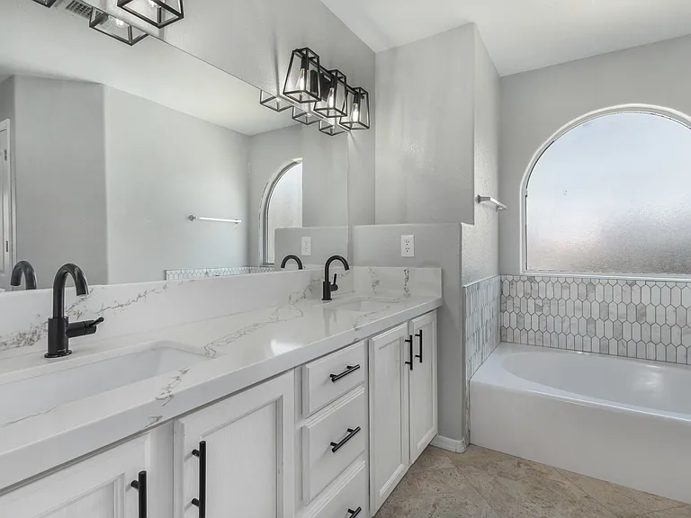 1320 E Charleston Ave — Photo 13