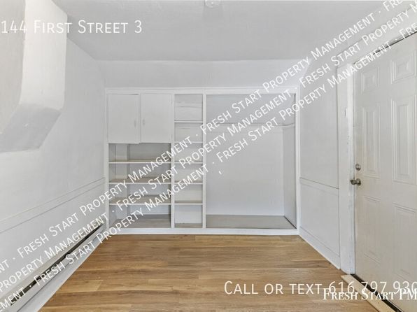 1144 1st St APT 3