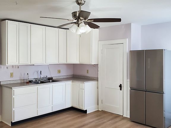 3rd image of 3 Pinette Ave