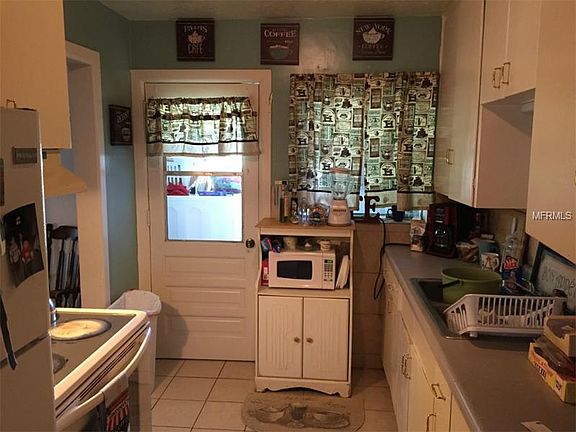 2nd image of 907 Oak Dr