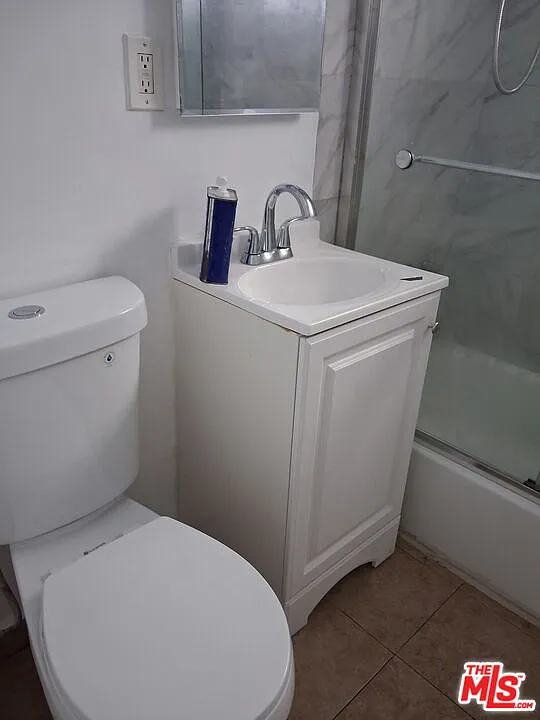 2 bed, 1.0 bath, 975 sqft, $1,995 — Photo 3