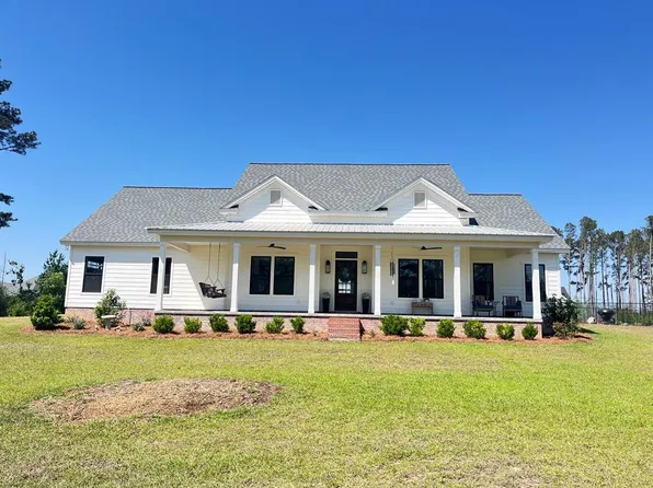 242 Lakeside Cir, Douglas, GA 31535