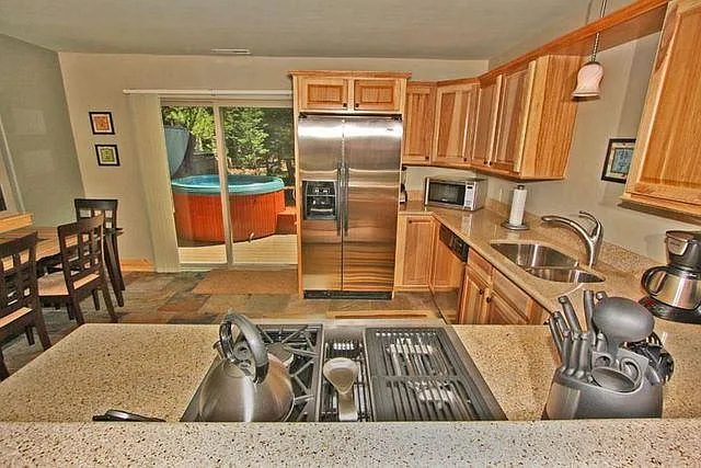 2108 Shawnee St — Photo 3