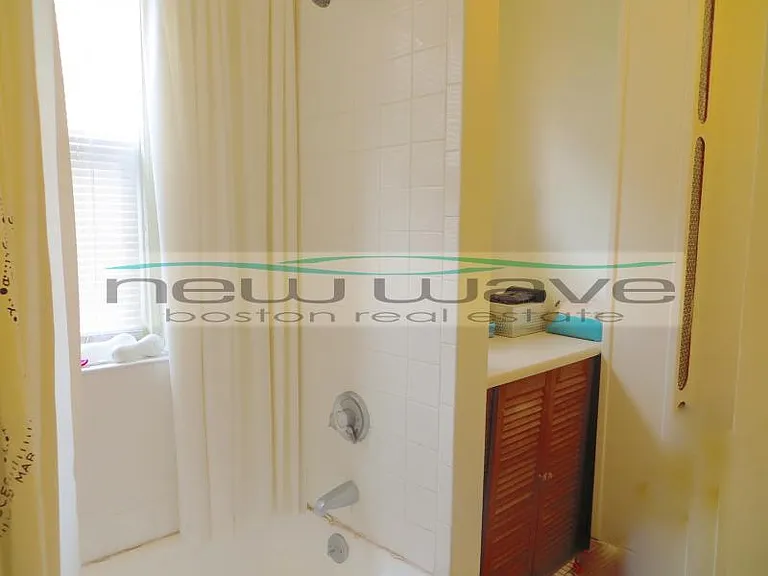 51 Queensberry St #16 — Photo 18