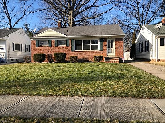 4th image of 32845 Parkway Dr