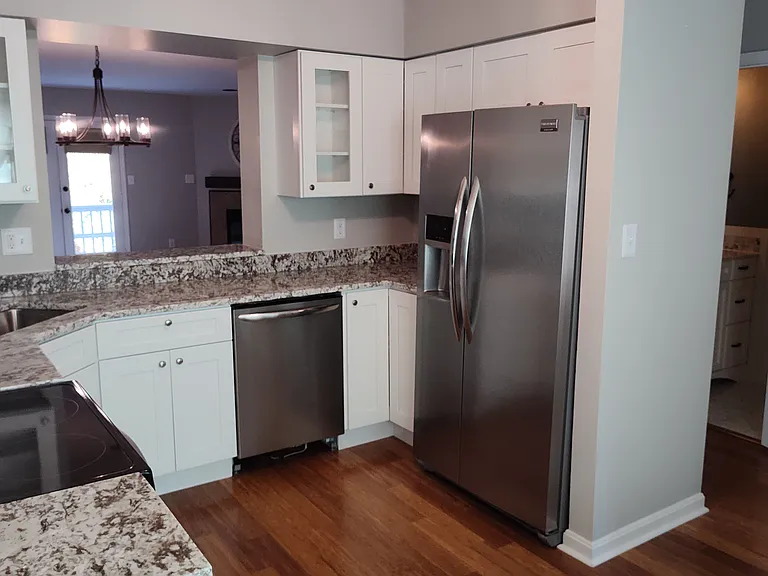 442 Darby Ln — Photo 3