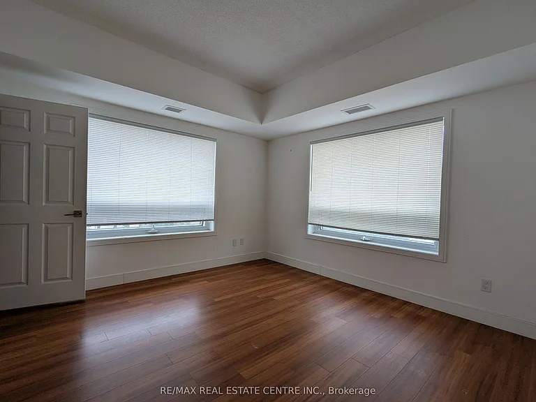 1 Wellington St #418 — Photo 12