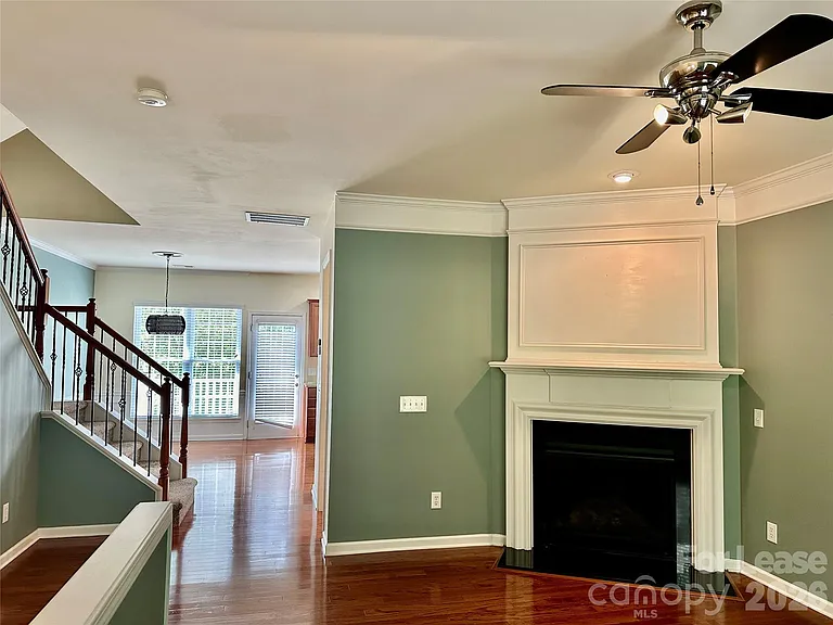 1104 Drayton Ct — Photo 5