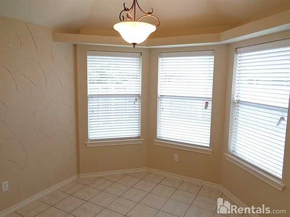 3rd image of 2020 Brooke Dr