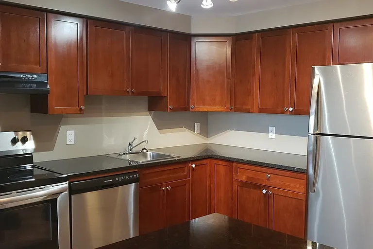 702 Consol Ave #8 — Photo 2