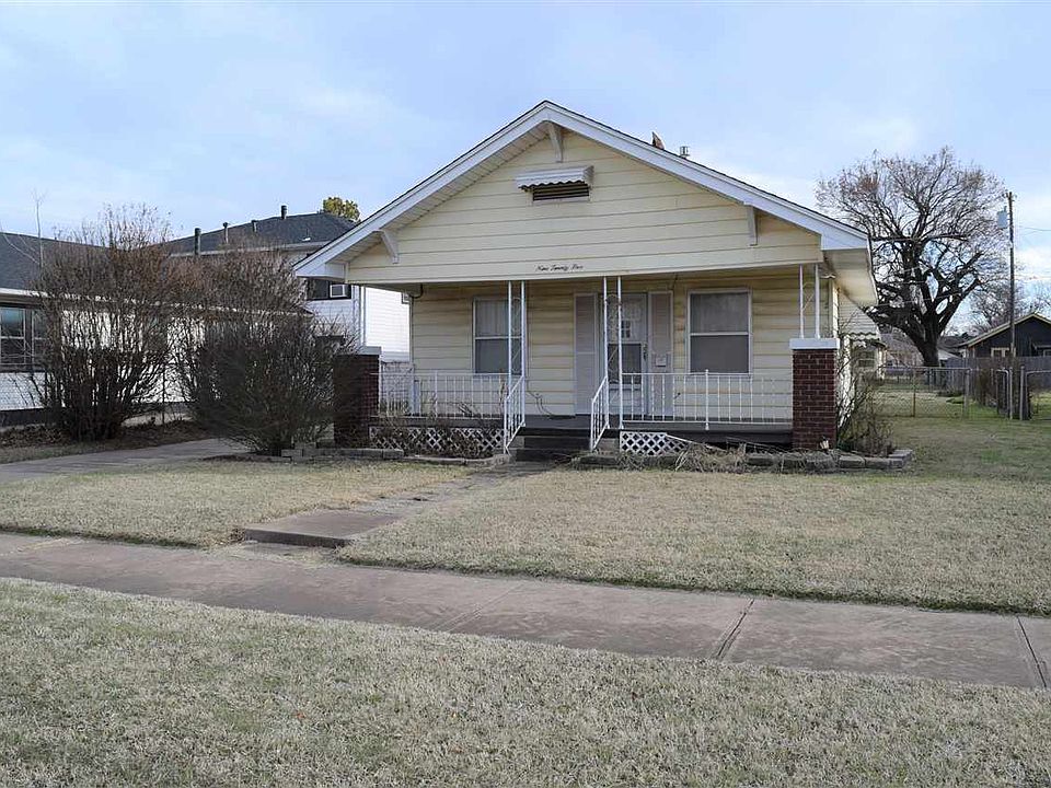 1st image of 925 E Pine Ave