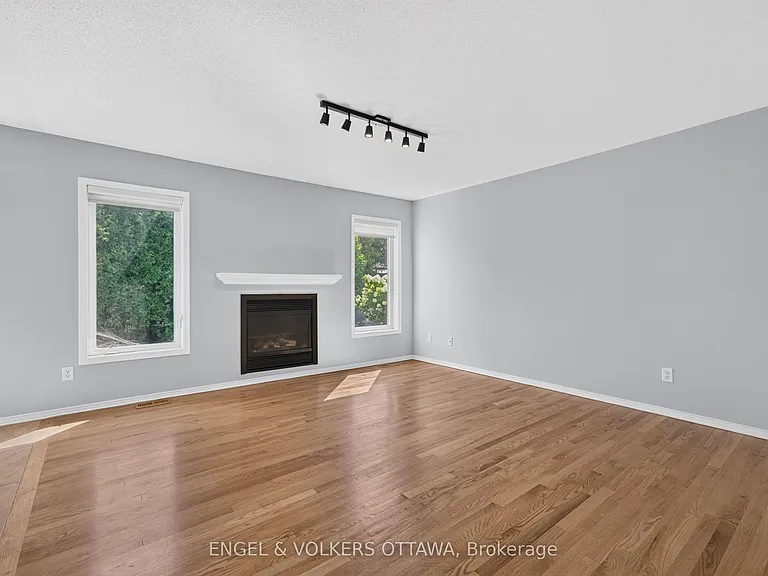 2123 Esprit Dr — Photo 13