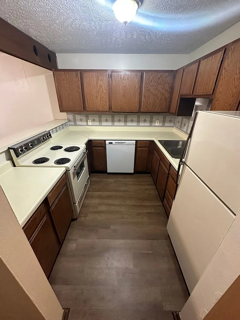 1409 E IRON — Photo 3