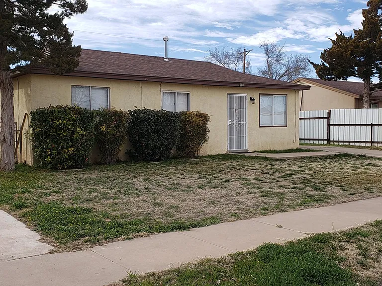 1604 S Holland Dr — Photo 2