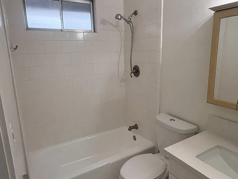 2111 W Palmyra Ave #B — Photo 12
