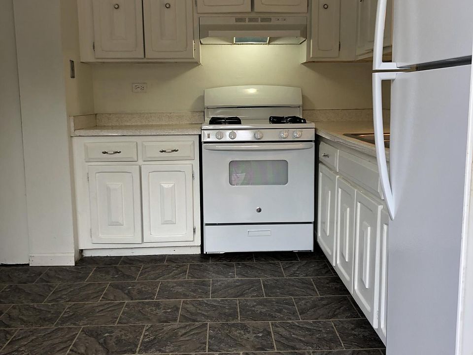 1st image of 2036 Duxbury Ct