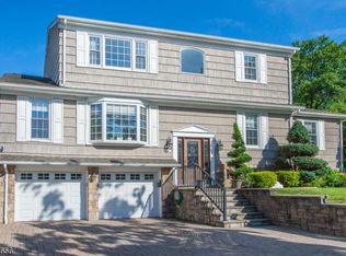 21 Andrew Ct, Bloomfield, NJ 07003